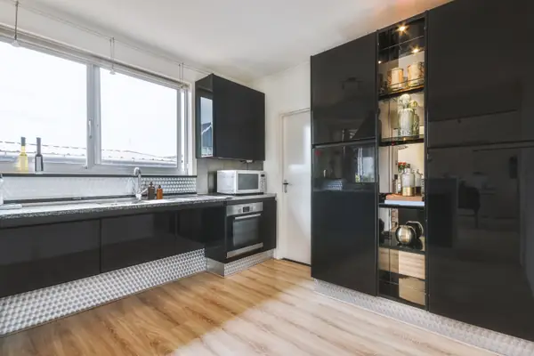 Apartamento reformado con muebles de madera en Parets del Vallès